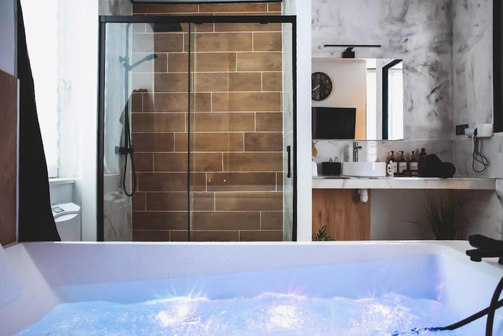 Love Room, La Douce Angevine أنجير المظهر الخارجي الصورة